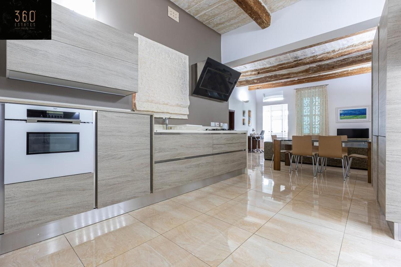 Seafront - Location, Floor With Wifi & Ac By 360 Estates Apartamento